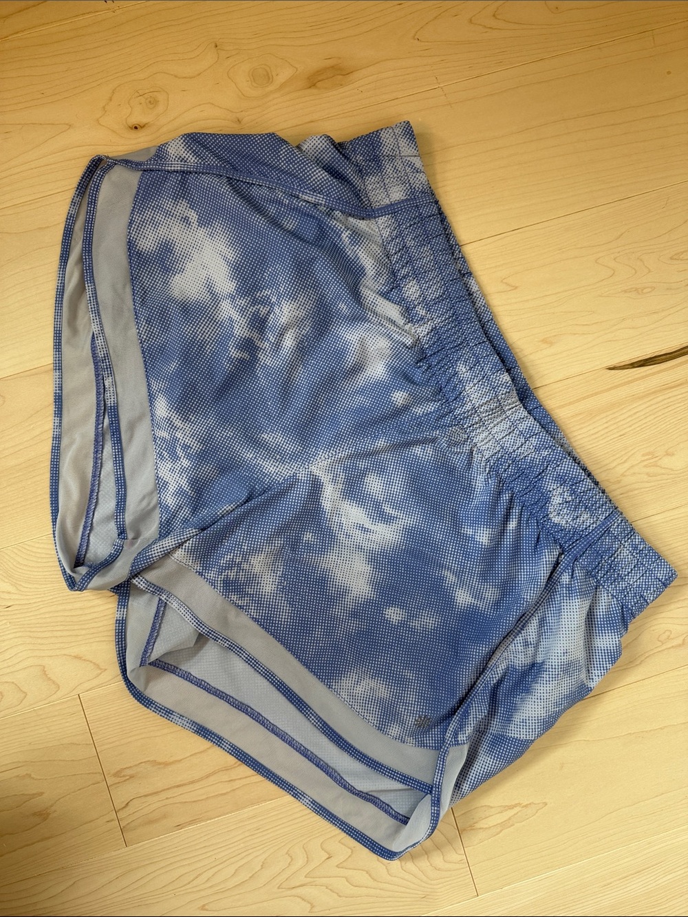 Athleta Printed Mesh Racer Run 4” Blue Tie-Athletic Shorts L